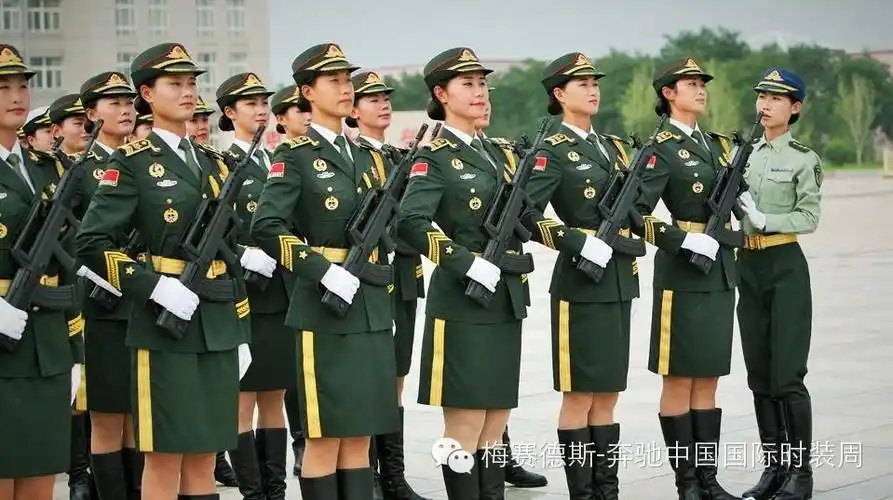 揭秘阅兵军装:加入时尚元素 女兵a字裙获赞