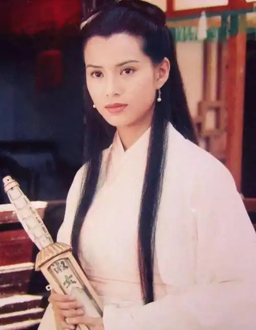 姑姑李若彤公开回应恋爱十年没名分58岁至今未婚未育