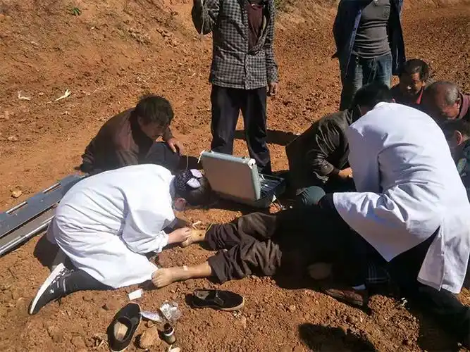 身怀六甲济源护士最美跪姿救人获众人点赞 - 济源网