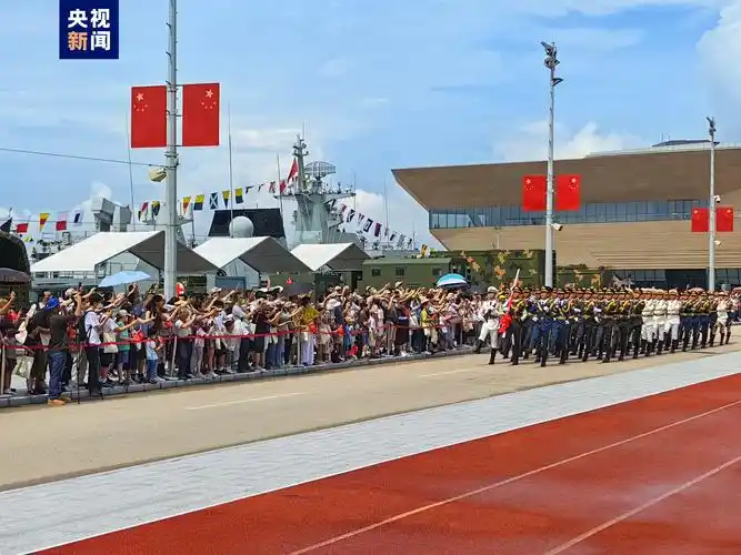 庆祝香港回归祖国26周年 解放军驻港部队举行军营开放活动_快搜西藏