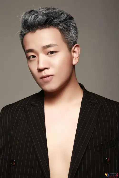 感动哭!新锐歌手一修"父亲节限定短片"播放破百万_音乐_江苏新闻周刊_