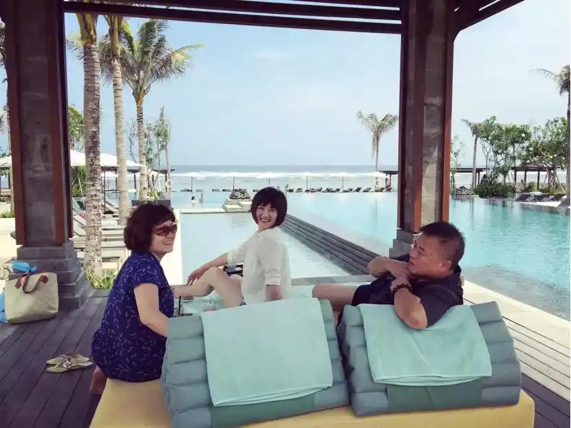 图:蒋小涵笑谈父母"特殊"教育方式图:小时候的蒋小涵与父亲图:蒋小涵