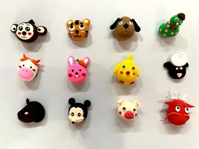 最后,十二生肖冰箱贴集合啦!宝贝们快来一起制作和绘画吧!