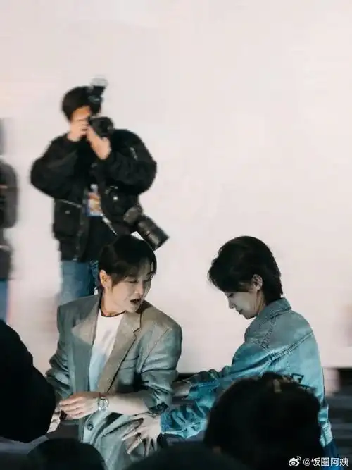 贾玲和张小斐真的是太好嗑了,贾玲和张小斐这对cp我锁了,退一万步讲