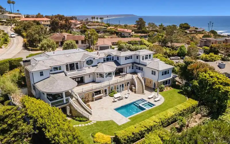 在加州拉霍亞的一栋有着美丽景观的典雅豪宅|744 muirlands vista way