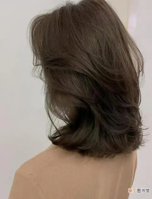 今年流行齐肩烫好打理不挑脸型 齐肩懒人烫的四种发型推荐
