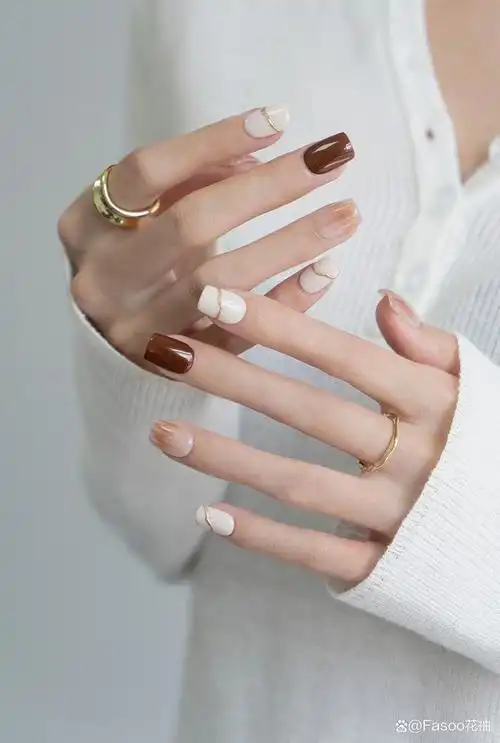 美甲ins小众短款简约