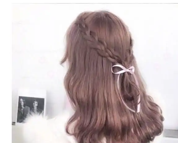 卷发女生怎么扎公主头发型 好看的女生公主头发型效果图