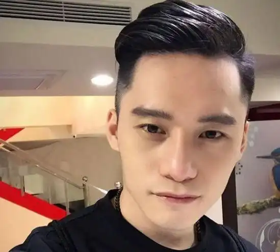 适合方脸男生的流行发型有什么?