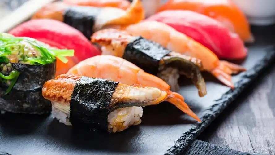 精致美味的日式料理寿司图片桌面壁纸