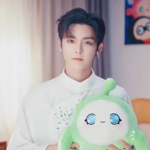 侯明昊蛋仔派对品牌大使#    穿上新中式的宝宝好可爱呀～ [锦鲤柑邋