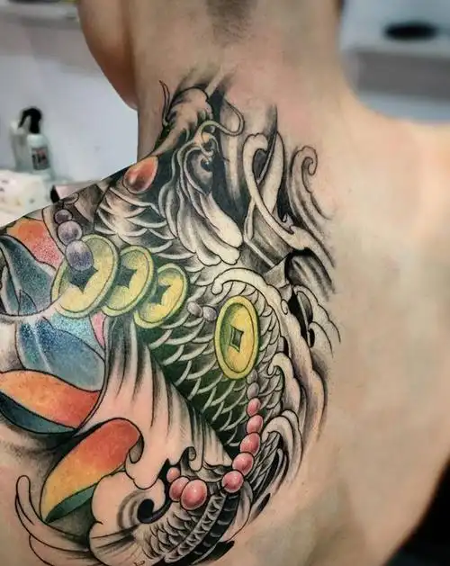 鲤鱼纹身图片_肩部纹身图案