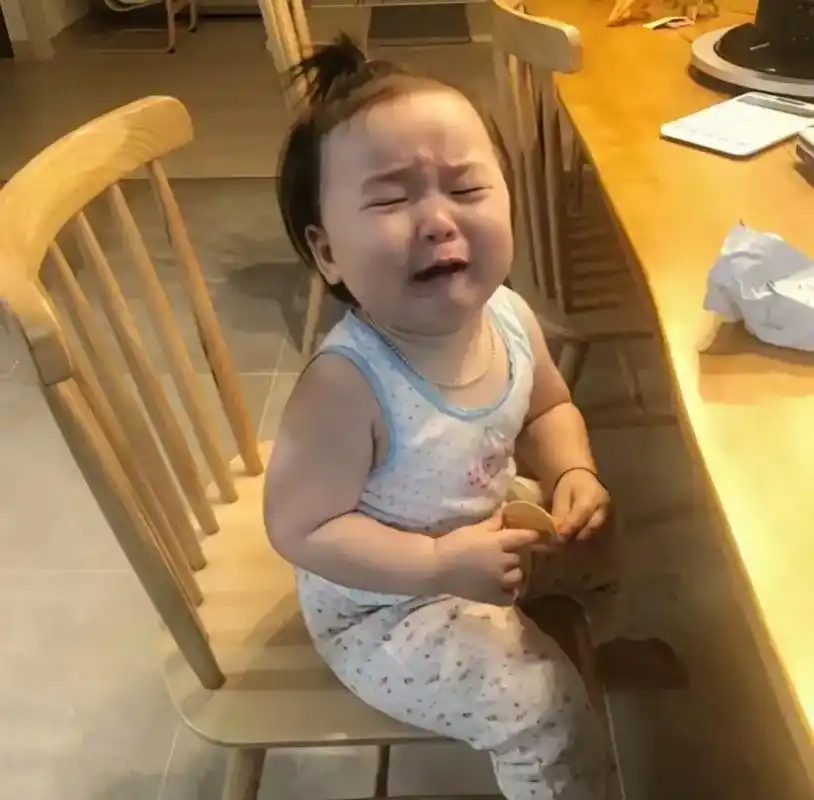 右划看温温哭#黄夏温 #哈温 #黄河温 #哈温表情包 #委屈 - 抖音