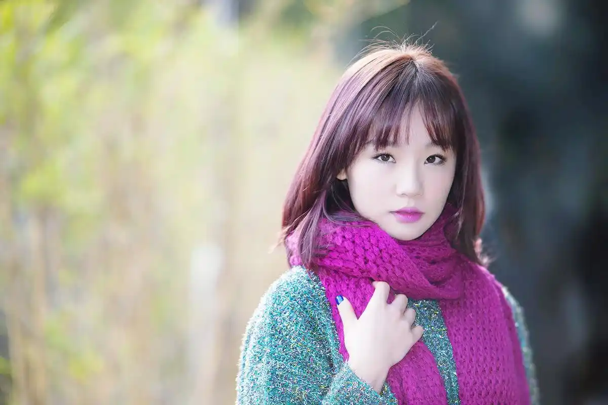 花开树下一个清秀美丽的南方美女姑娘!