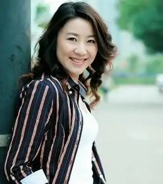 孟非老婆李雪资料照片