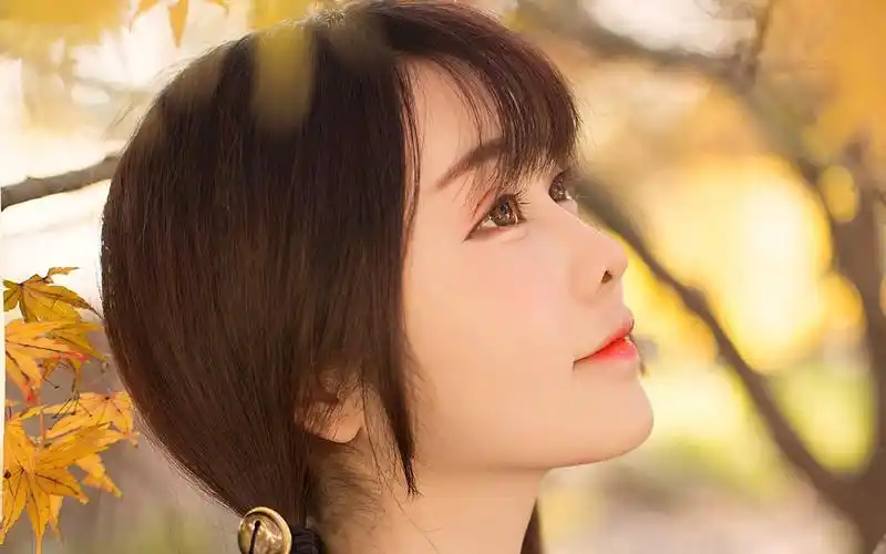 可爱大眼美女清新文艺高清桌面壁纸