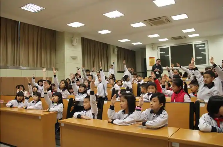 "初识新能源"课程走入东风东路小学----中国科学院广州能源研究所