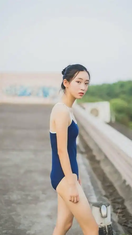 清纯美女泳装摄影写真