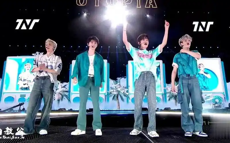 【时代少年团】《亲亲爱》演唱会舞台!亚轩脸颊比心好可爱啊啊啊