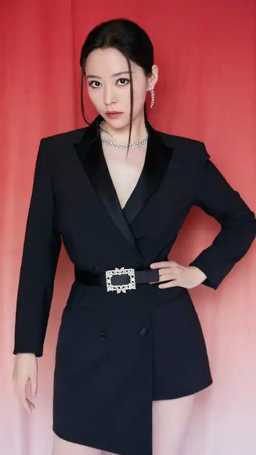 高清黑龙江省伊春美女张靓颖气质魅力写真手机壁纸