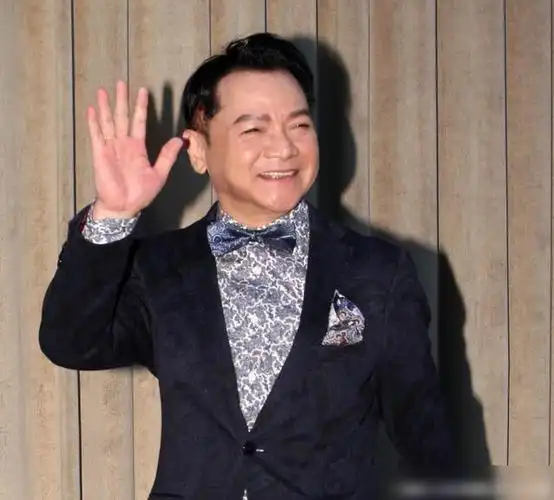 三分天定七分靠拼爱拼才会赢叶启田的金曲送给今天的地摊经济