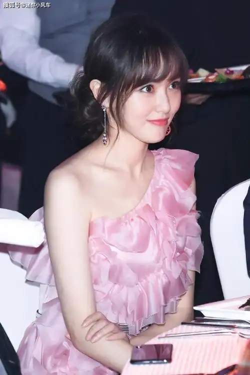 唐嫣,粉色甜美女孩,靓丽可爱,又性感迷人