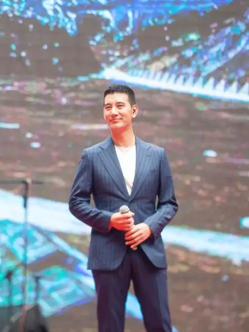 蒲巴甲现身巴拉格宗音乐节,震撼开唱再掀音乐狂欢