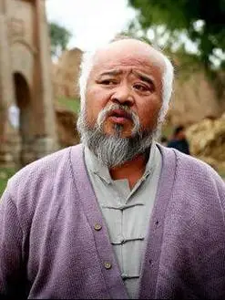 田舅(李琦饰演)