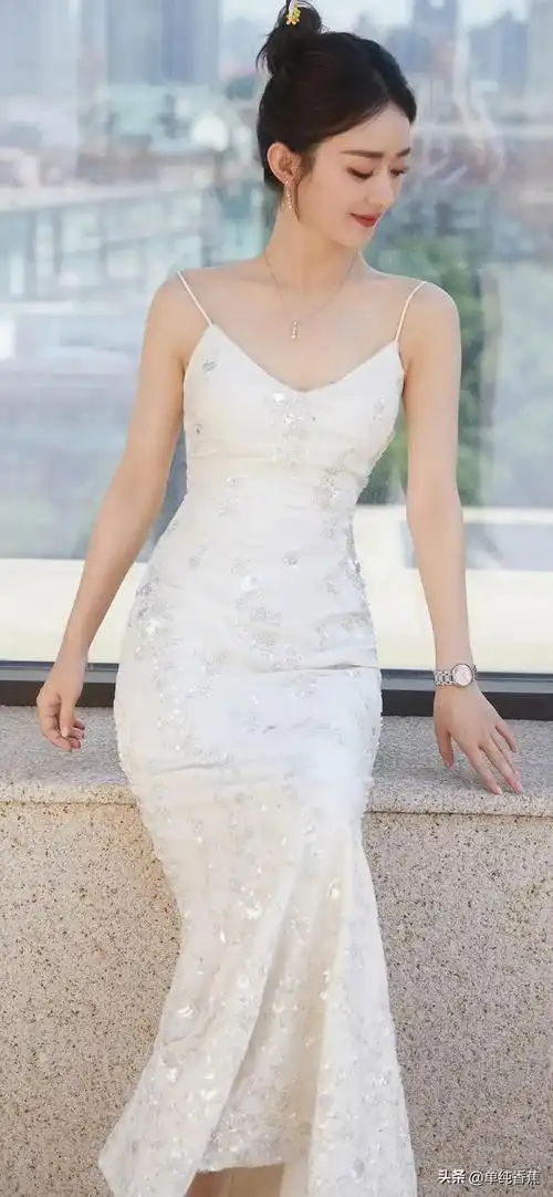 赵丽颖深v吊带合集,黑白喜欢哪种呢?|深v|身材比例_网易订阅