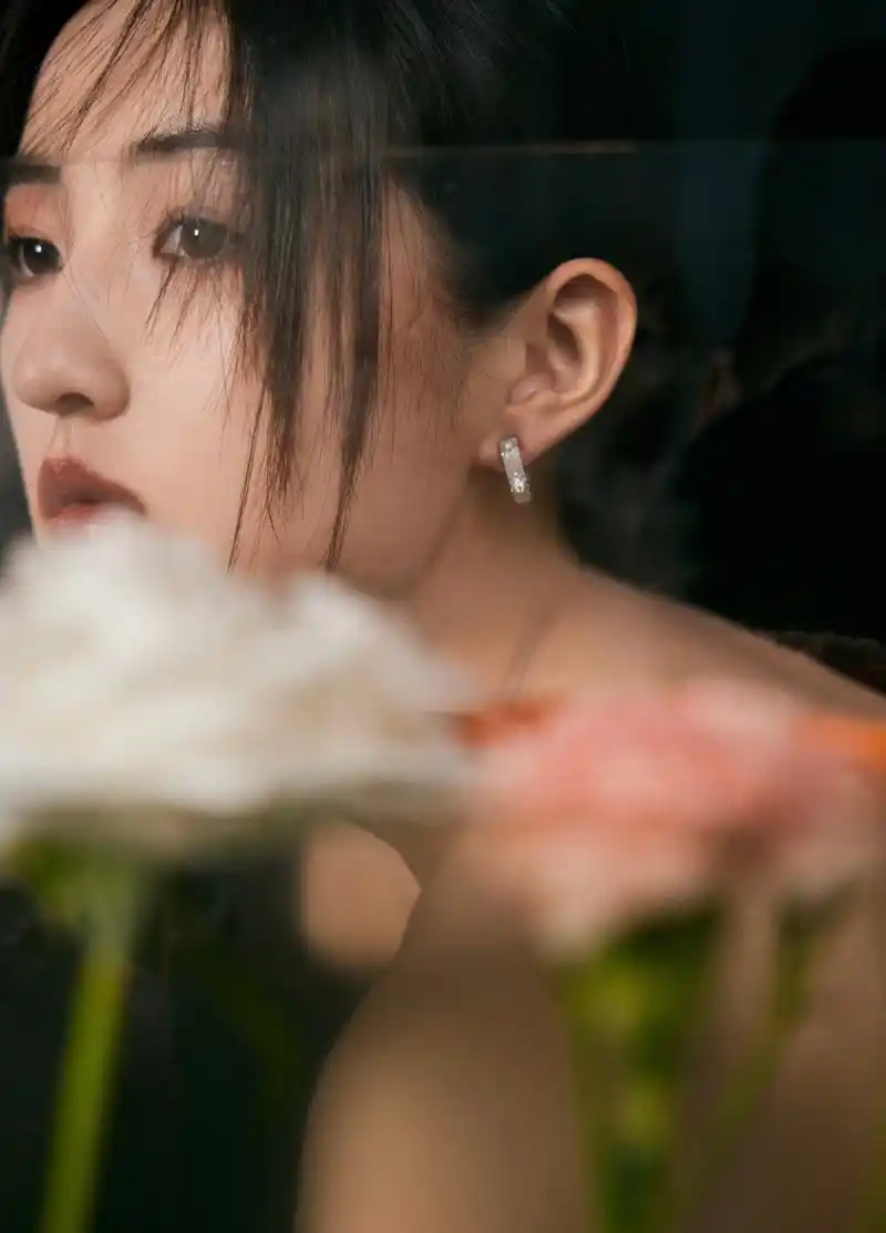 张子枫黑色抹胸裙