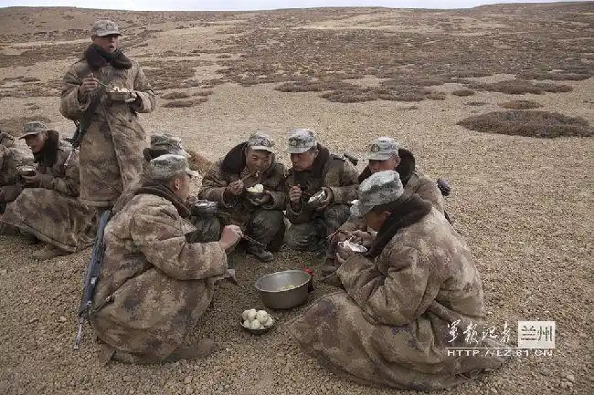 我军无人区守军生活艰苦困难