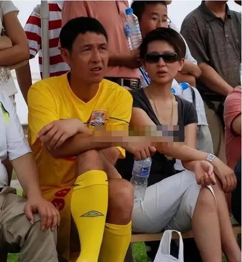 歌手甘萍嫁前国足老公黎兵18年恩爱如初如今51岁宛如30岁