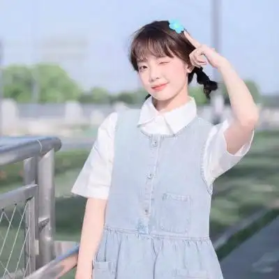 清新阳光且干净的女生头像图片