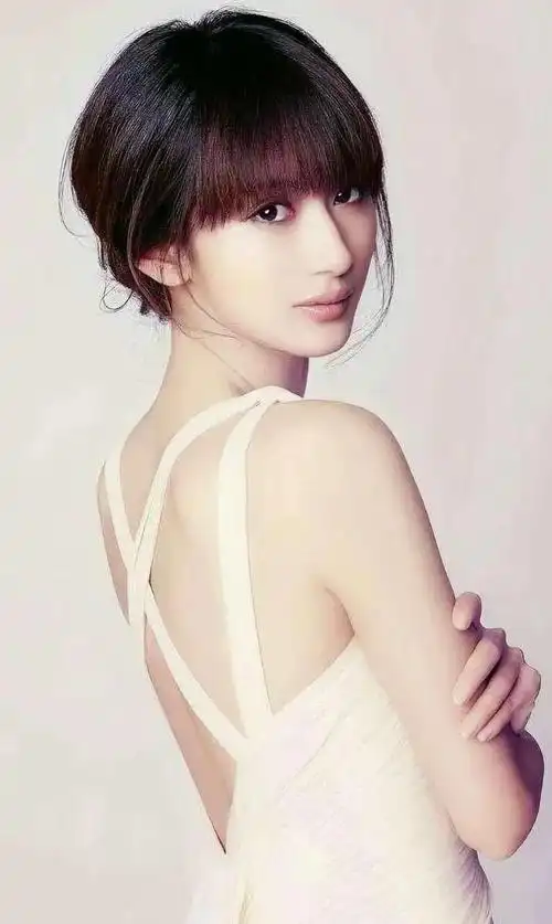 郭珍霓:身姿卓越,俏丽多姿,美艳动人!