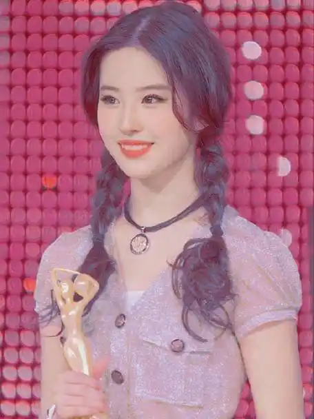 颜霸刘亦菲真的绝!一起期待美女在《玫瑰故事》里演的黄亦玫吧!