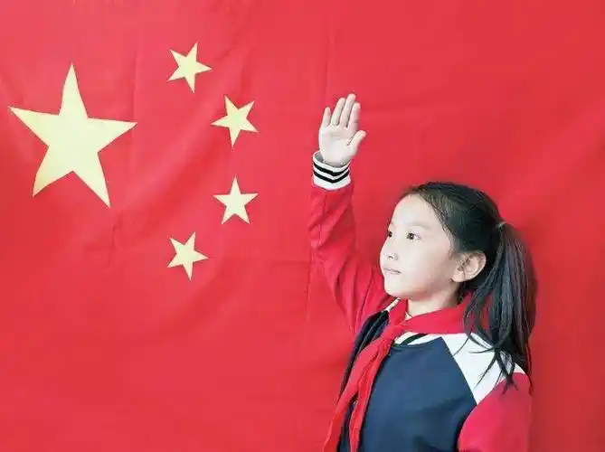 七台河我与国旗共合影晒出浓浓爱国情
