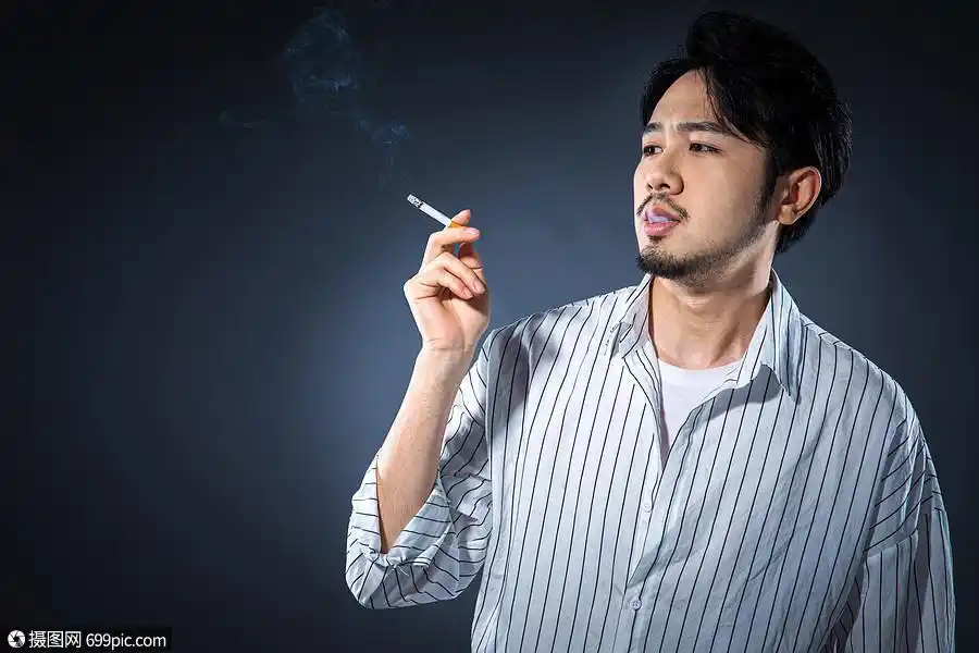男性抽烟帅哥人物图片