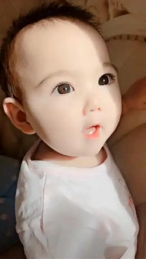 在宝宝眼睛里看到了星辰大海,一切美好的事物.