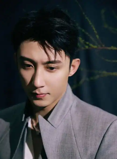 微博之夜男明星热度排行榜,王一博只排第三,檀健次第四冠军是他