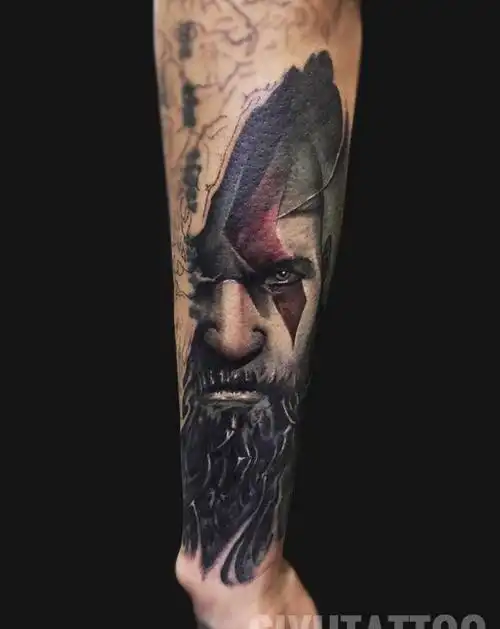 战神 奎托斯纹身图片_手臂纹身图案