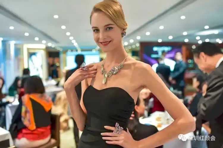 红颜思享会听英皇珠宝掌舵人杨诺思讲述我的英皇人生