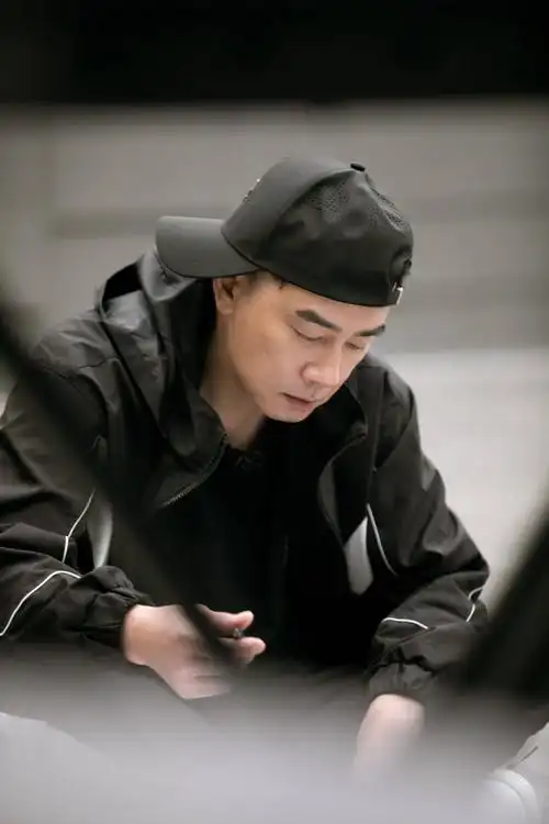 披荆斩棘的哥哥曝光大湾区五人组练习照认真训练陈小春展现责任感