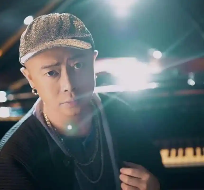 南拳妈妈弹头已经踏入音乐界19年之久,并最终推出了他的首张个人原创