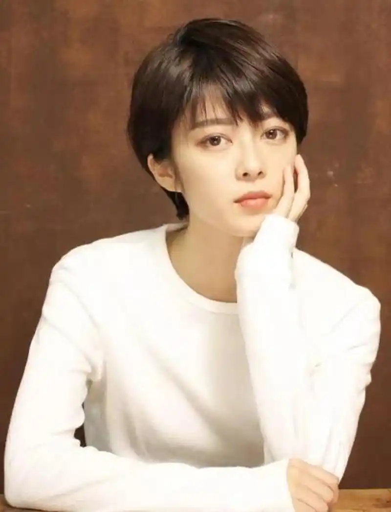 gif创作人# 【上班族适合什么短发发型?