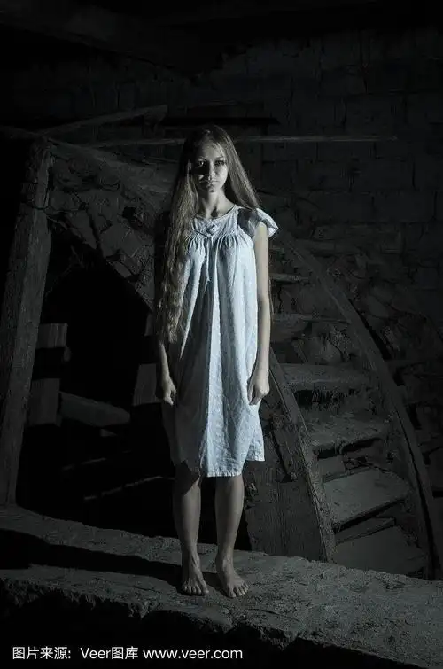 穿白裙子的恐怖女孩