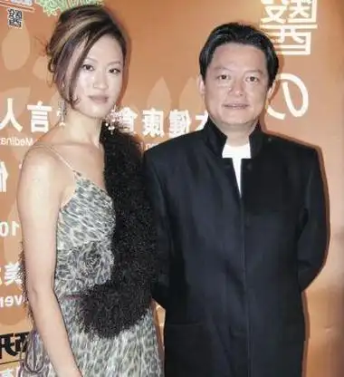 【莫华伦简历】莫华伦与妻子邱文伶甜蜜照 / 比乐族