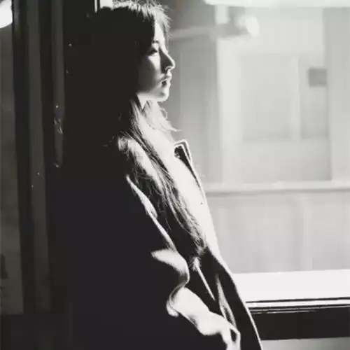 头像唯美小清新女生头像黑白迷茫孤独