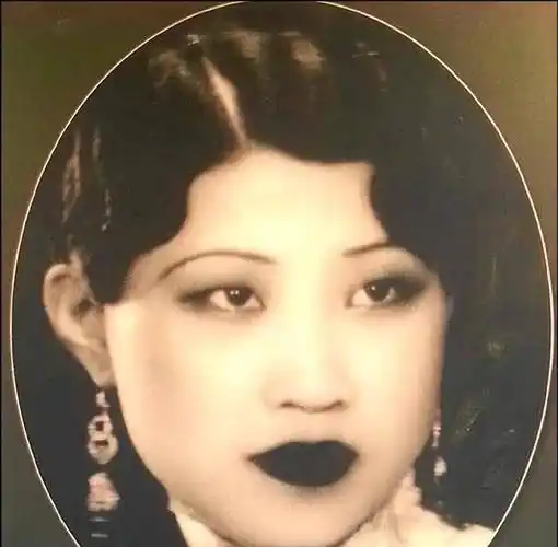 1990年,于凤至在美国病逝,病逝前含泪对女儿说:替我去看看汉卿_张学良