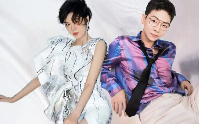 主持人:"有和他(胡夏)碰个面,认识一下吗?"郁可唯:"我跟他很熟".