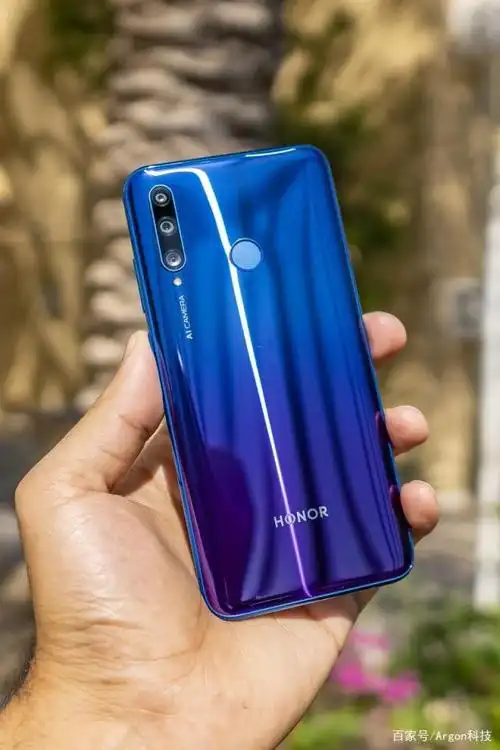 荣耀20i拆箱第一印象,千元自拍好手,前置 3200 万像素光影灵动